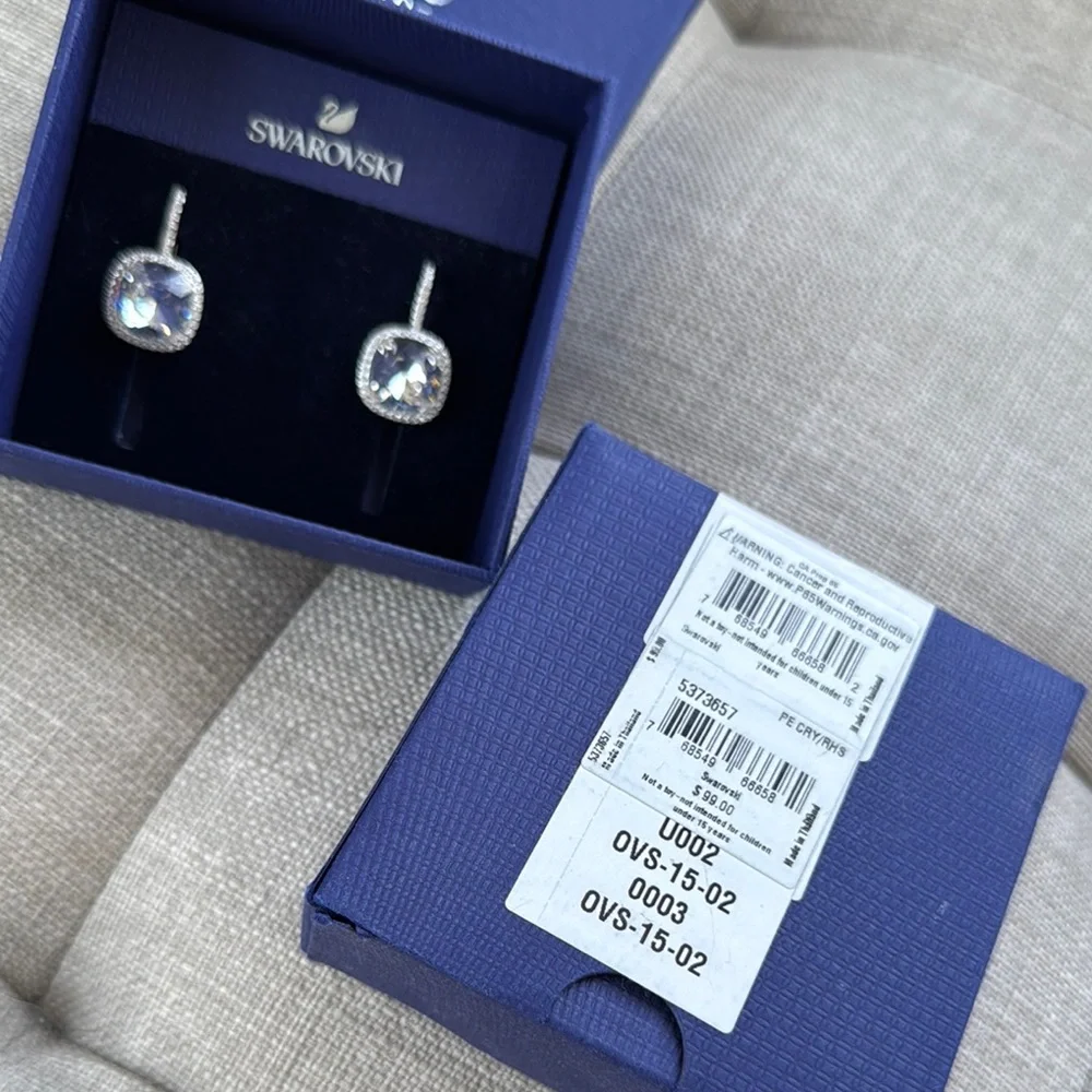 New Swarovski Silver Crystal Rhinestone Earrings - Picture 4 of 5